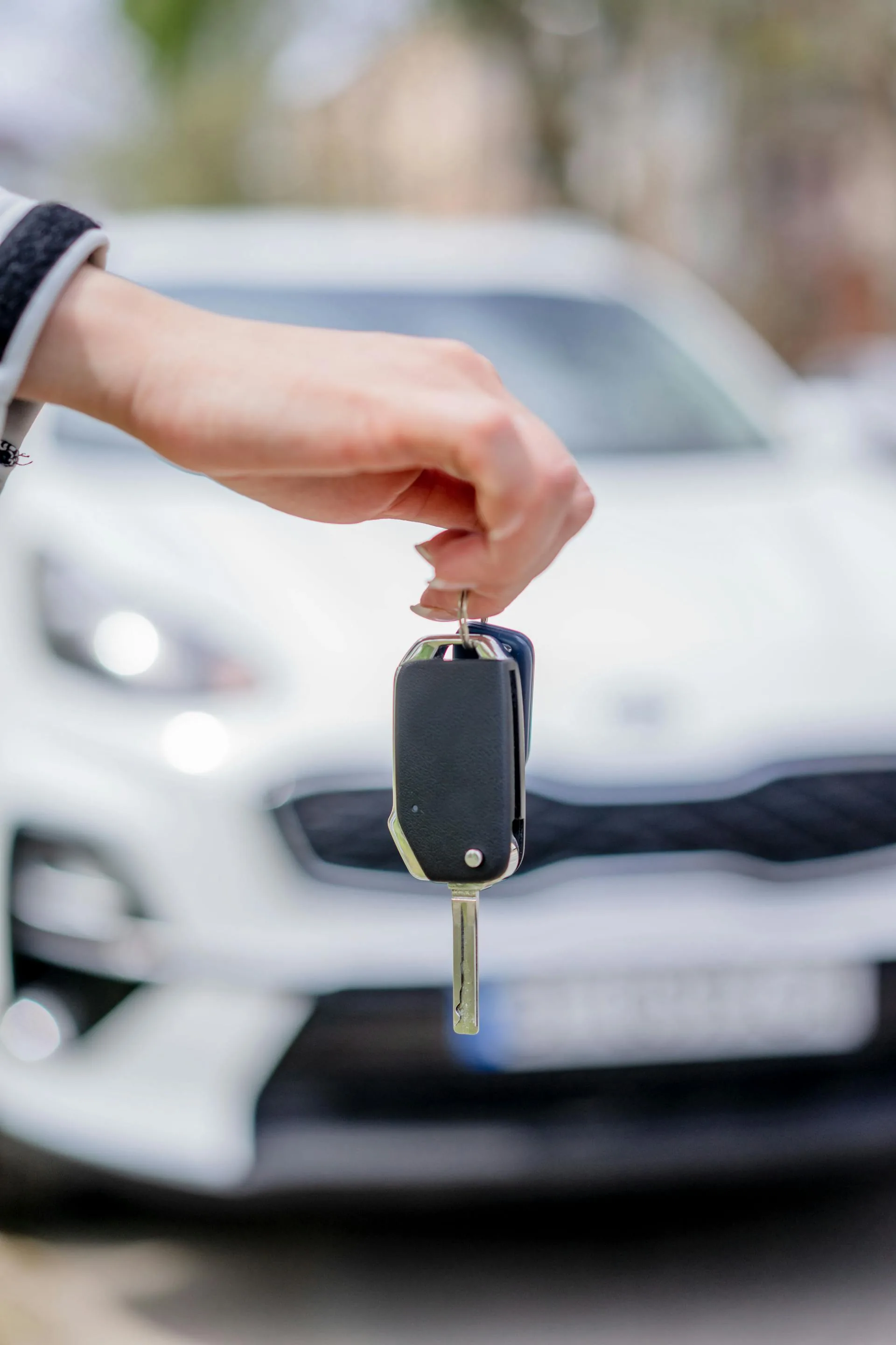Car hire key handover — transparent pricing at pickup