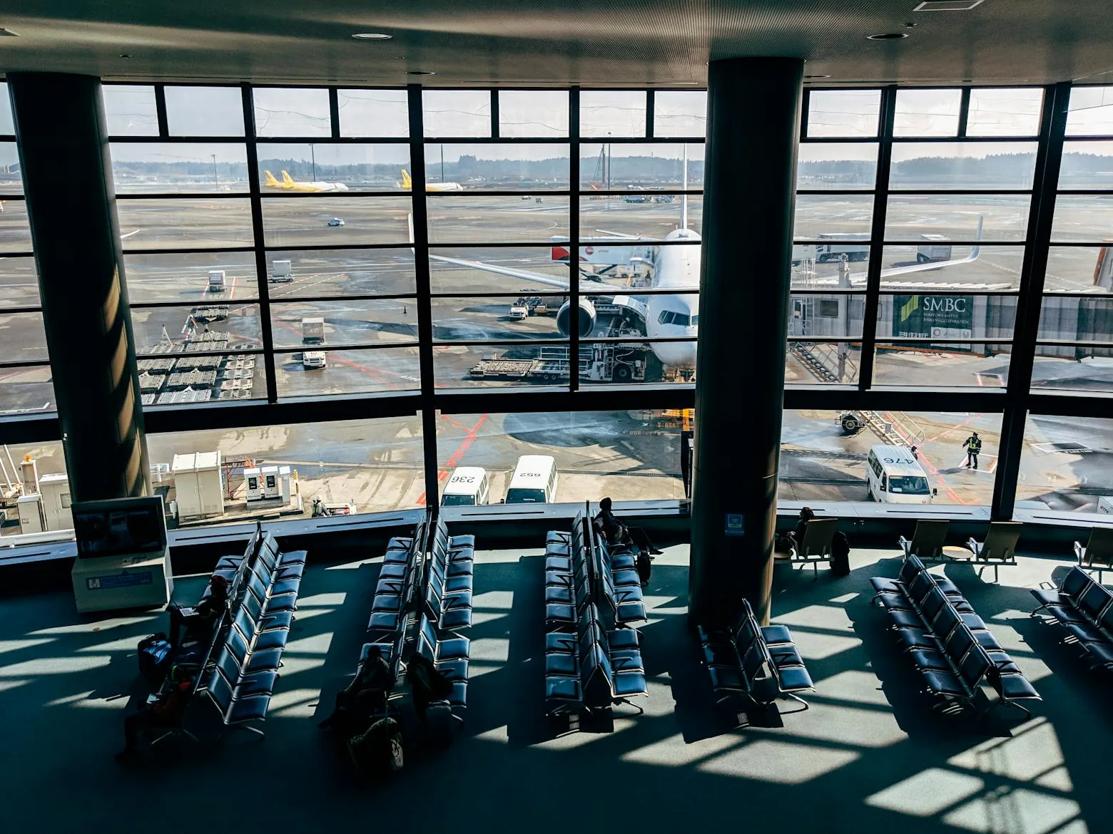 Airport tarmac view — why the same flight can show different prices