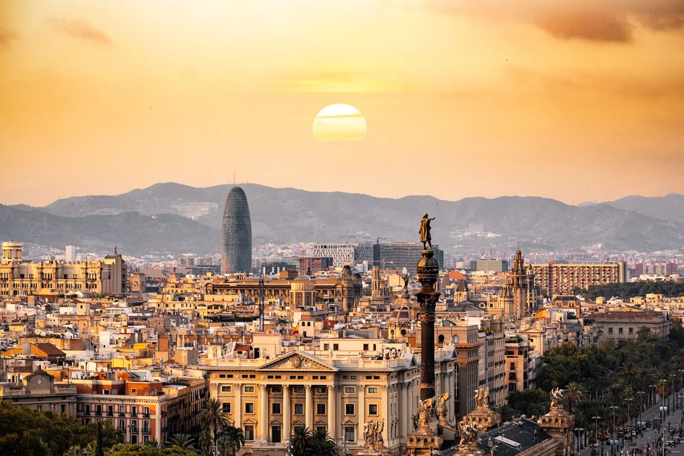 Barcelona sunset — Barcelona on a budget
