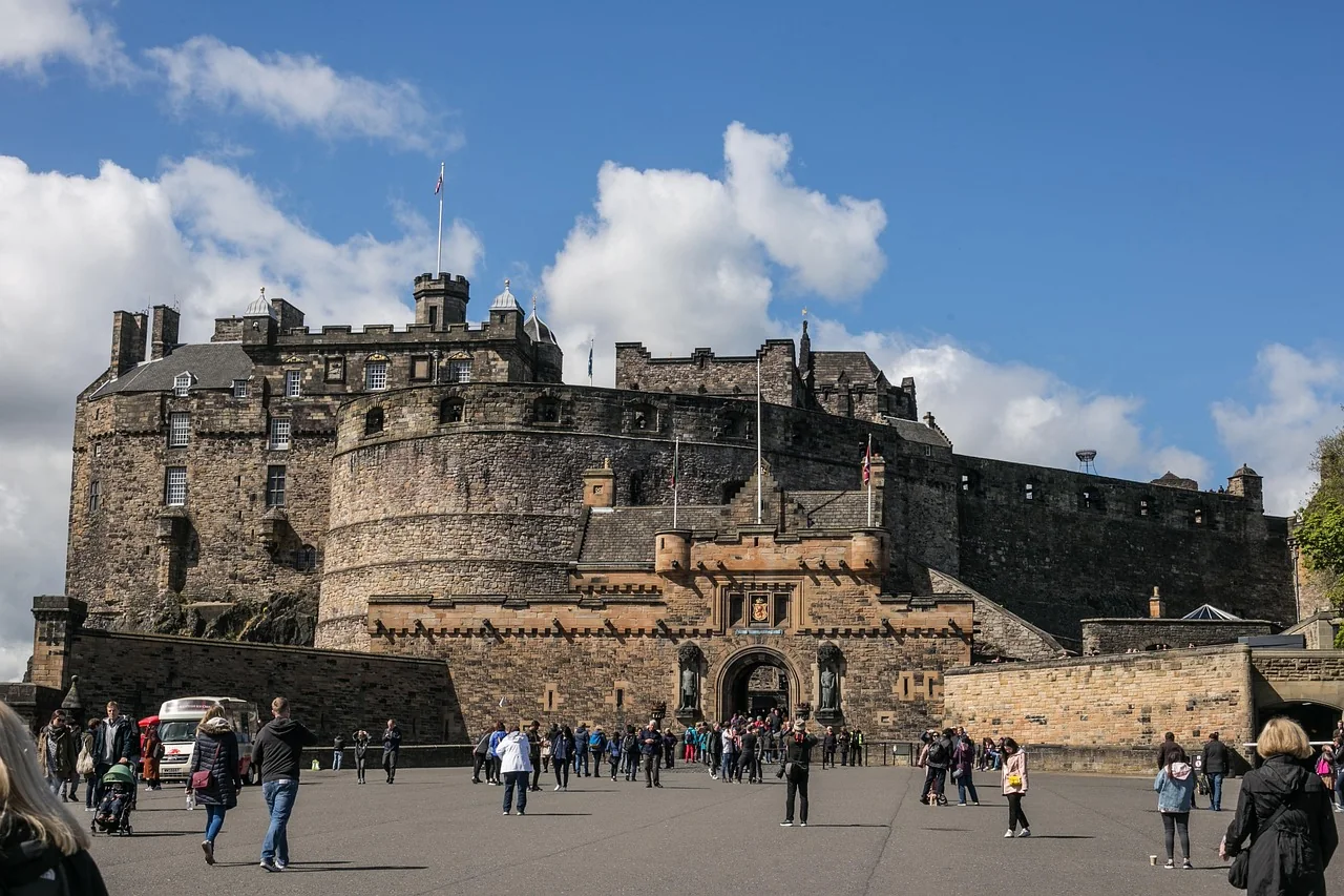 Edinburgh Castle on the hill — UK city break planning