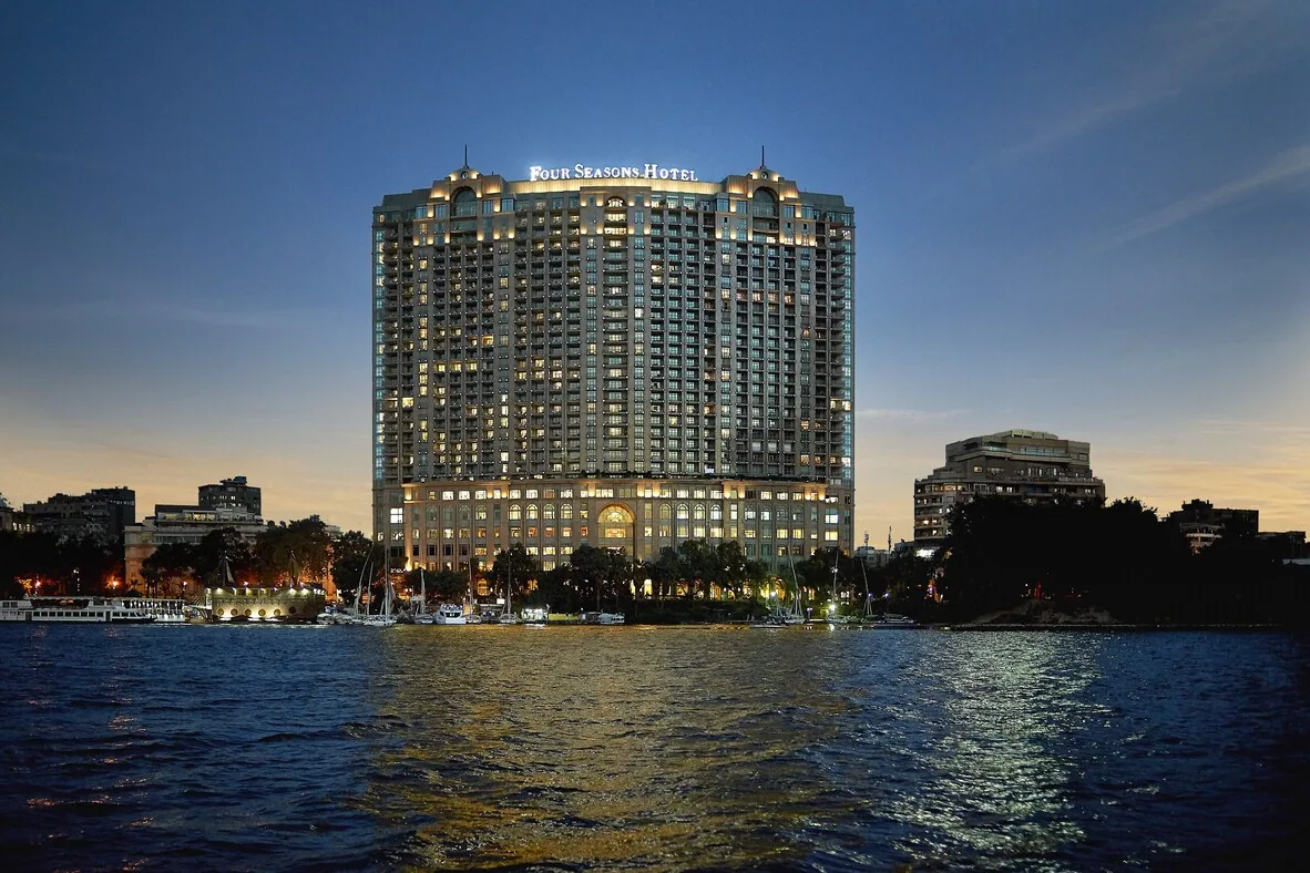 Four Seasons Hotel Cairo at Nile Plaza — Nile Corniche tower