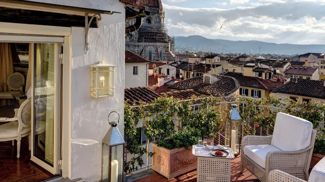 Brunelleschi Hotel — historic hotel built into a Byzantine tower and medieval church near the Duomo, Florence