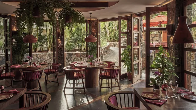 Seaside Palm Beach — palm-fringed design resort beside the Maspalomas dunes