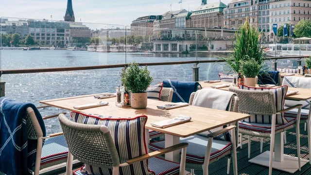 Fairmont Hotel Vier Jahreszeiten — grand lakeside hotel on the Neuer Jungfernstieg, Hamburg
