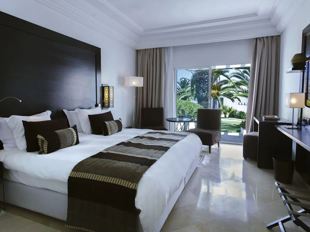 Mövenpick Hotel Gammarth Tunis — Mediterranean coast pool