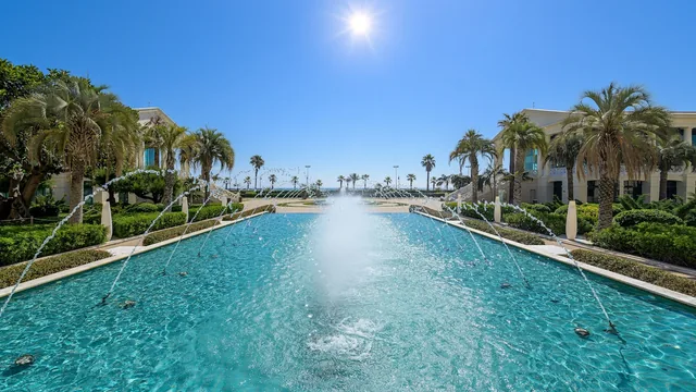 Hotel Las Arenas Balneario Resort — beachfront resort with pools on Malvarrosa beach, Valencia