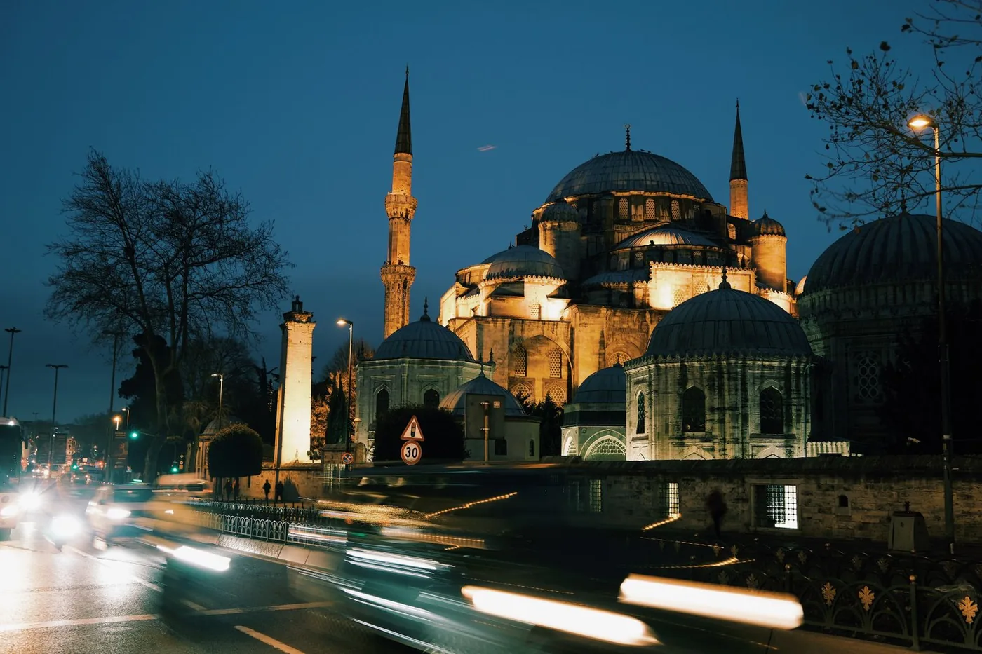 Blue Mosque at night — where to stay in Istanbul for nightlife