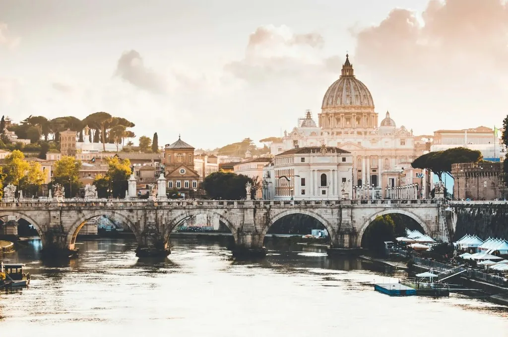 Tiber and St Peter's — Historic Centre vs Trastevere stay comparison