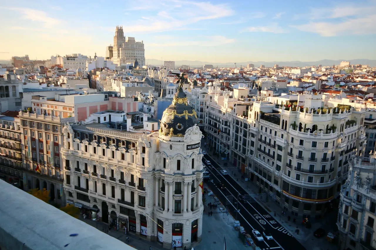 Gran Vía, Madrid — city break planning from the UK