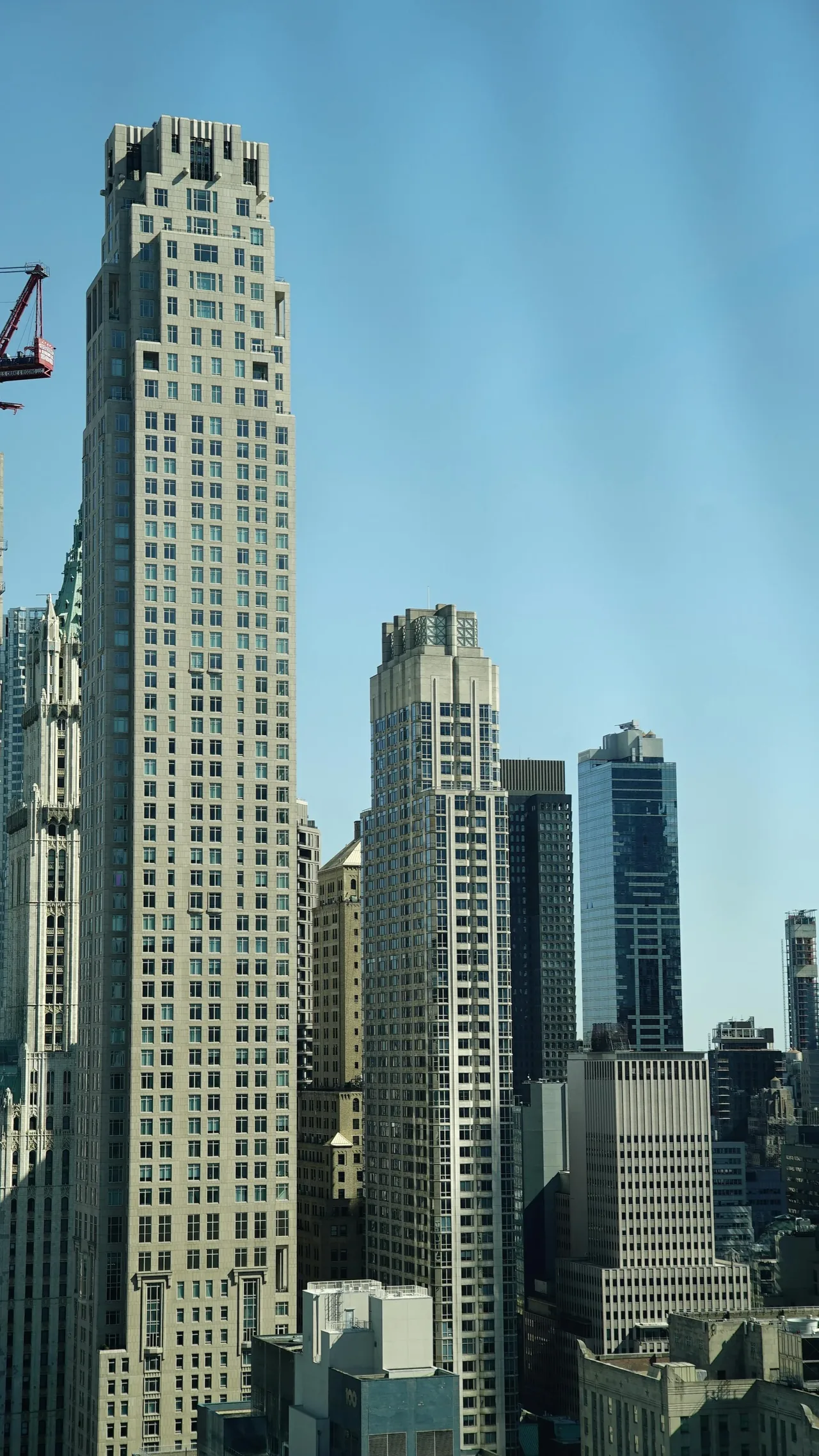 Midtown Manhattan skyscrapers — Midtown vs Lower Manhattan stay comparison